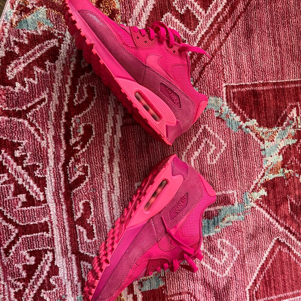 Nike air max 90 fireberry/Hyperpink. Worn a handful times max. No box.